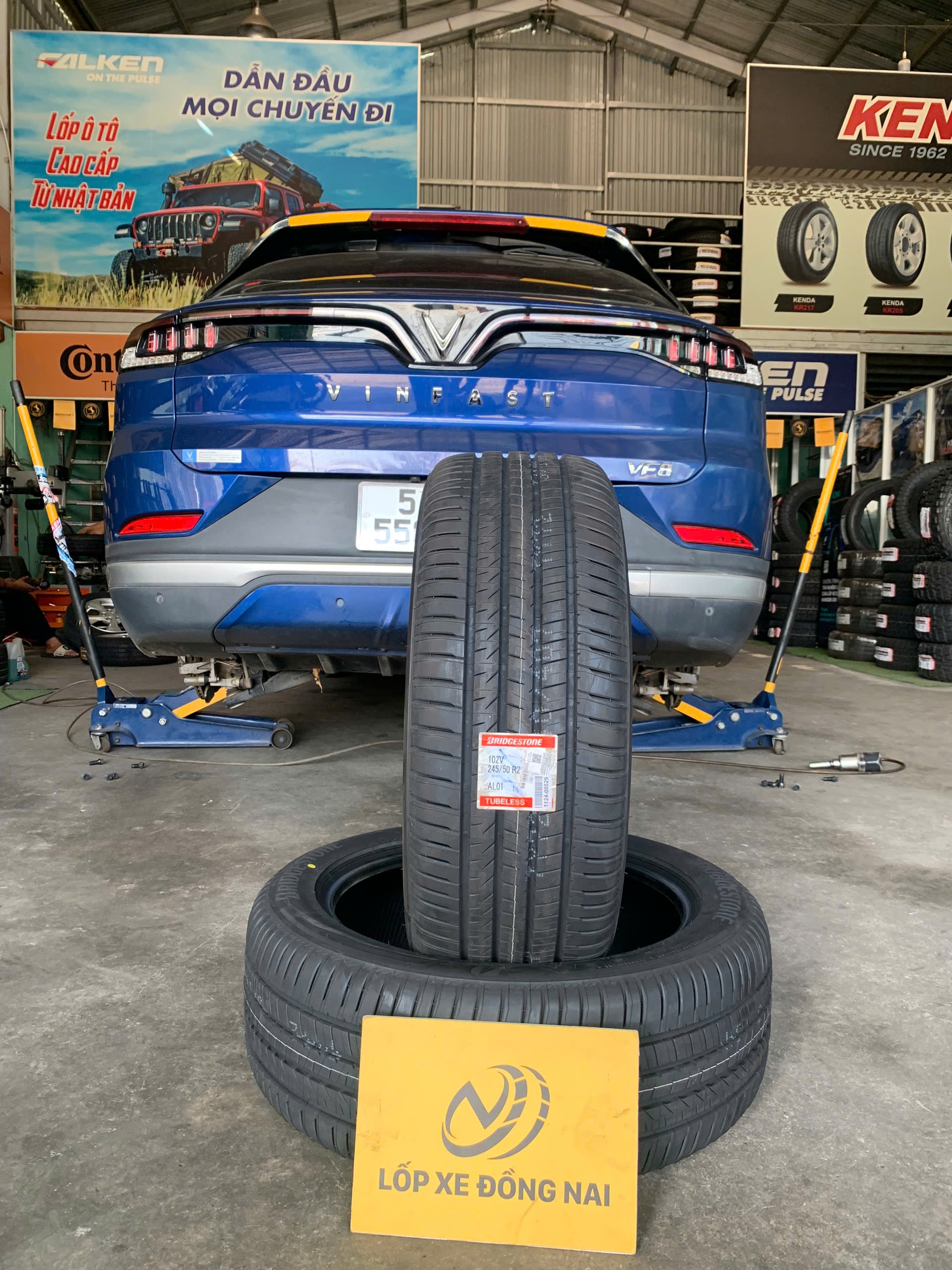 REVIEW : Xe Vinfast VF8 Plus thay lốp 245/50R20 Bridgestone Alenza AL01