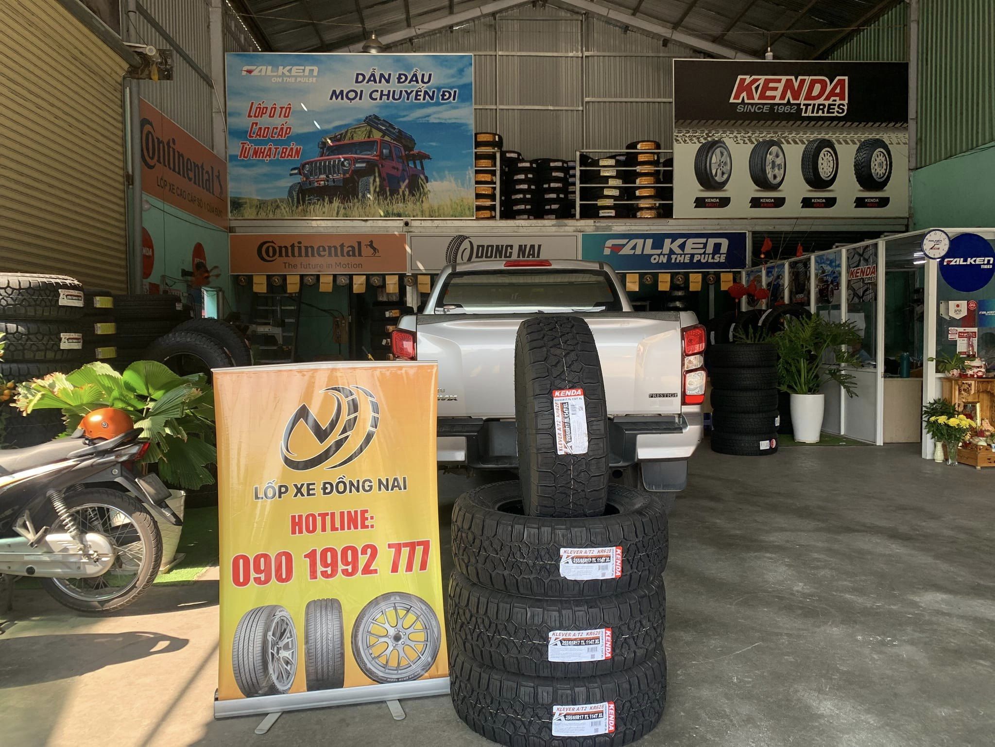 TƯ VẤN : Thay lốp xe bán tải Isuzu Dmax ở Dĩ An.