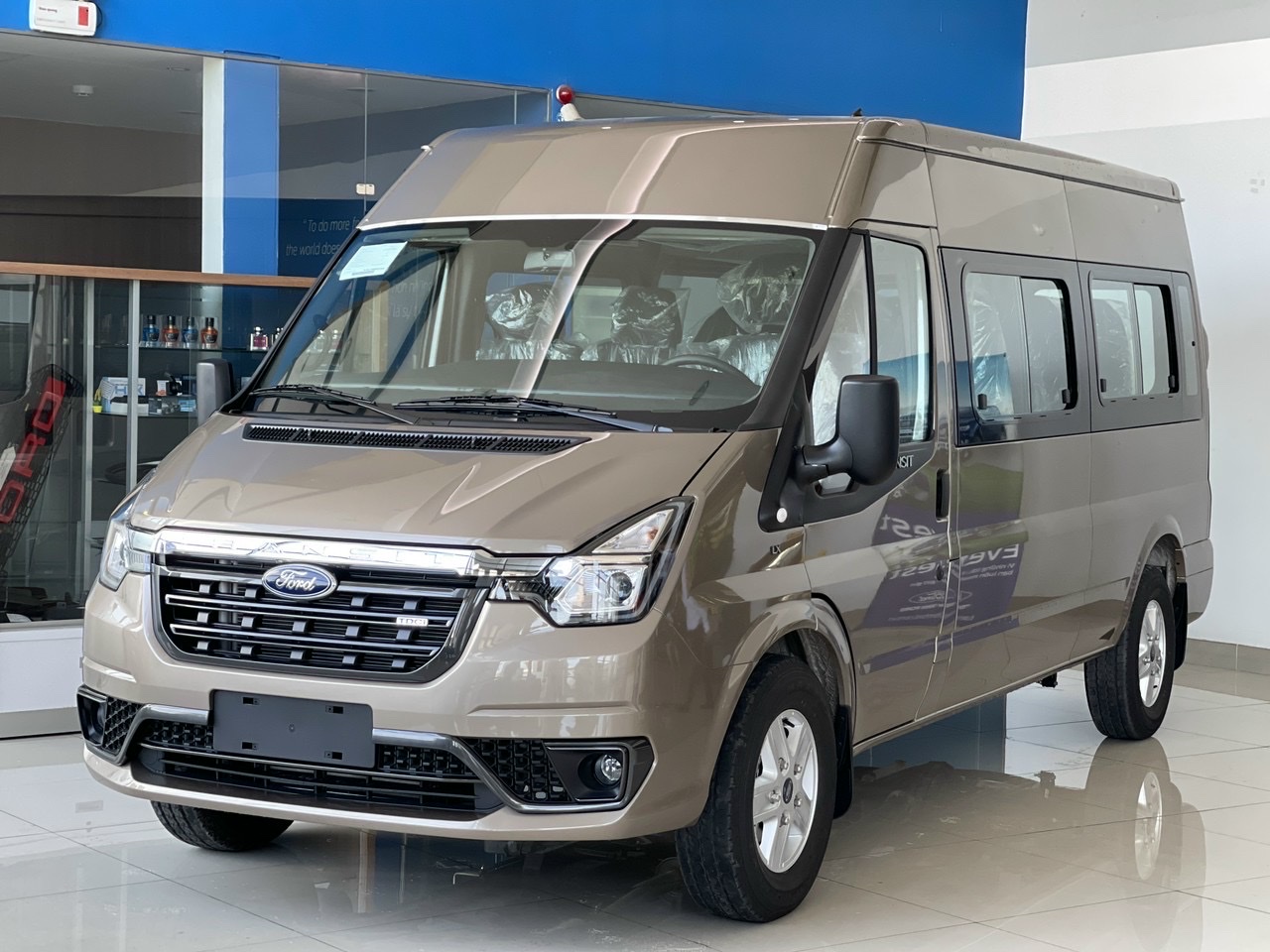 TƯ VẤN : Thay lốp xe Ford Transit giá tốt tại Đồng Nai.