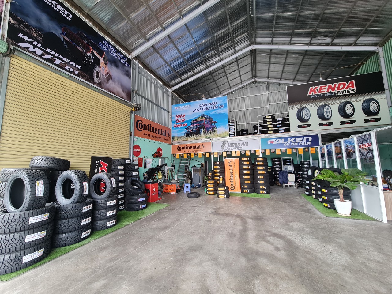TƯ VẤN : Địa chỉ thay lốp xe Toyota Hilux chính hãng - giá tốt ở Biên Hoà, Đồng Nai.