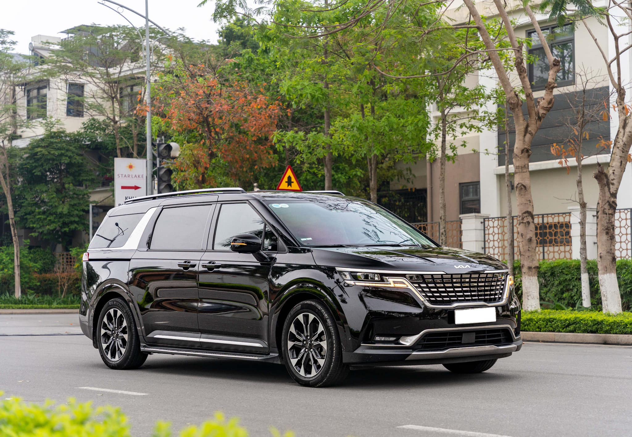 TƯ VẤN : Thay lốp xe Kia Carnival ở Nhơn Trạch, Đồng Nai.