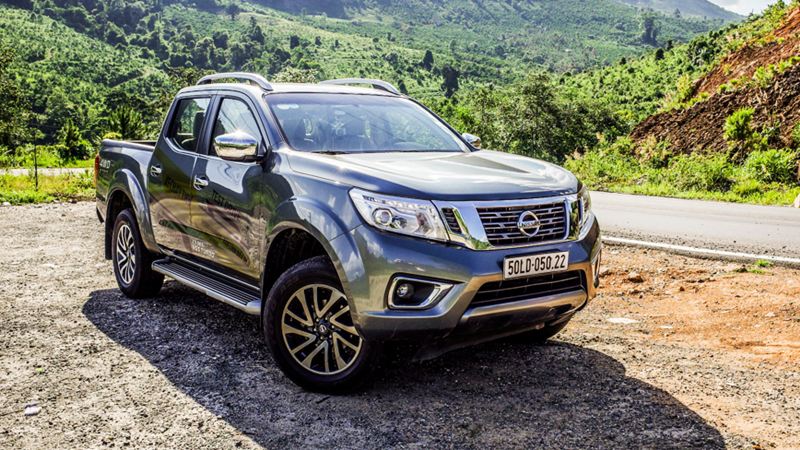 TƯ VẤN : Thay lốp xe Nissan Navara EL chính hãng - giá tốt.