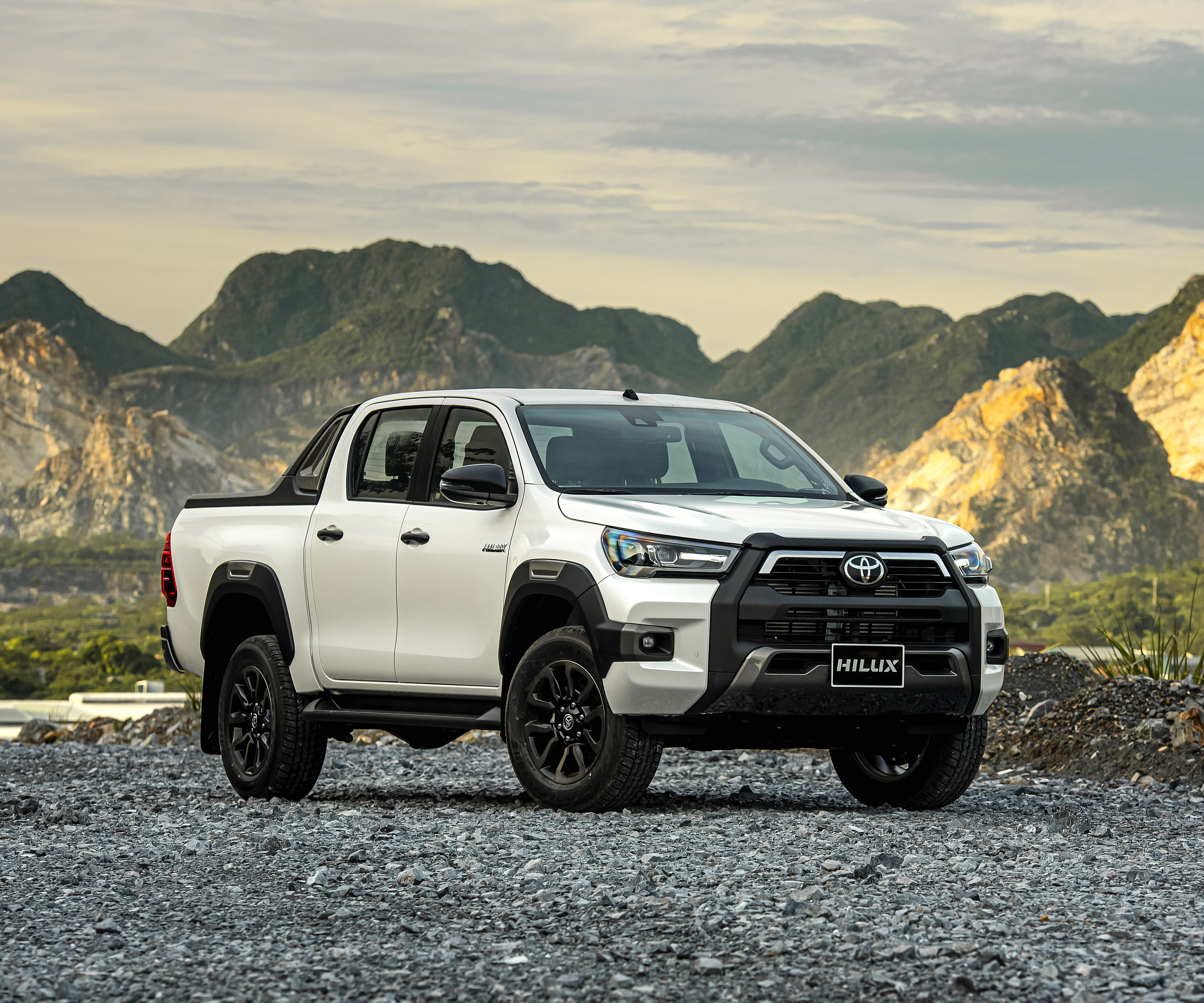 TƯ VẤN : Thay lốp bán tải Toyota Hilux giá tốt tại Đồng Nai.