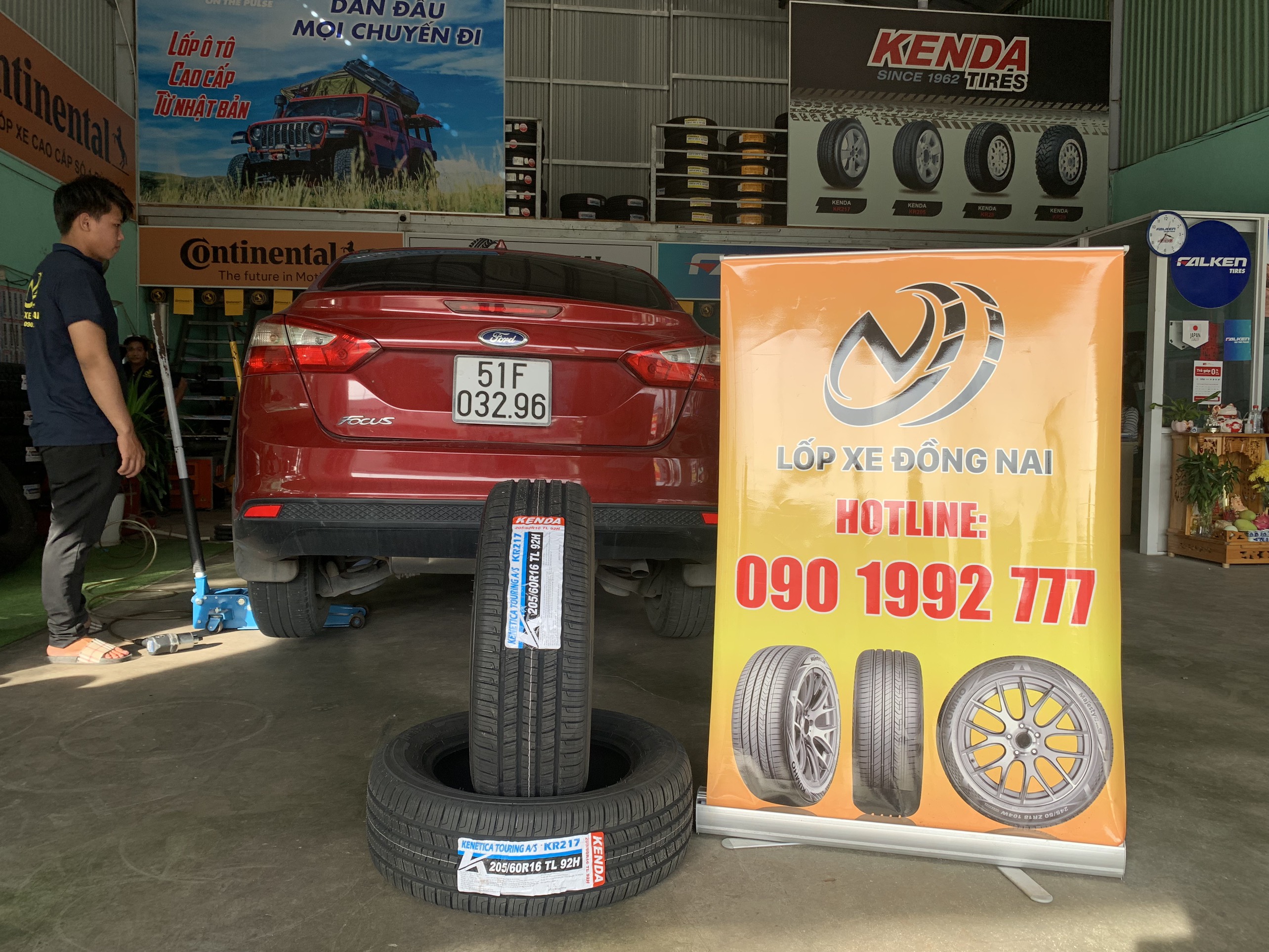 Review : Ford Focus thay lốp 205/60R16 Kenda Touring KR217