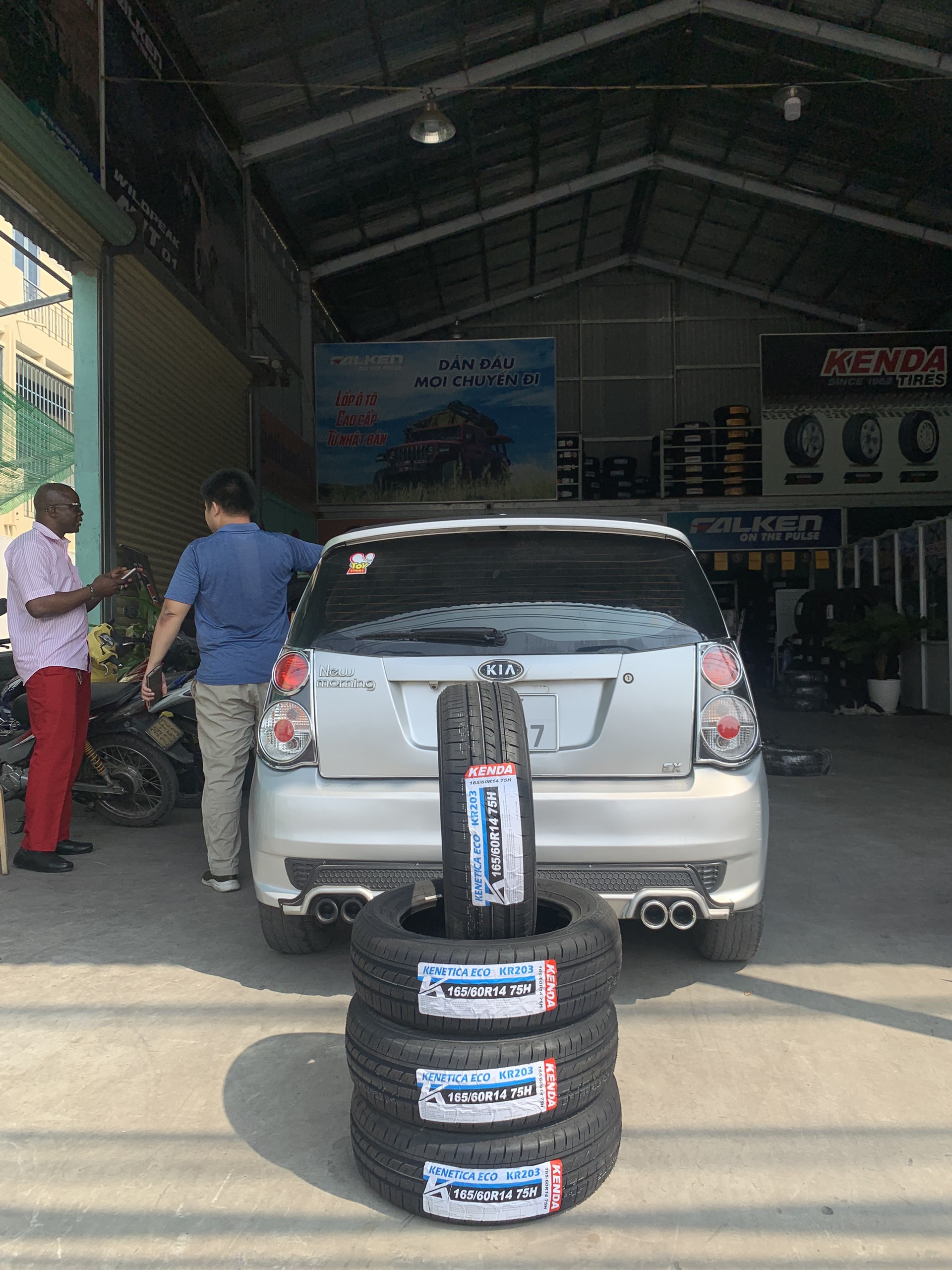 Xe Kia Morning thay lốp 165/60R14 Kenda Kenetica KR203