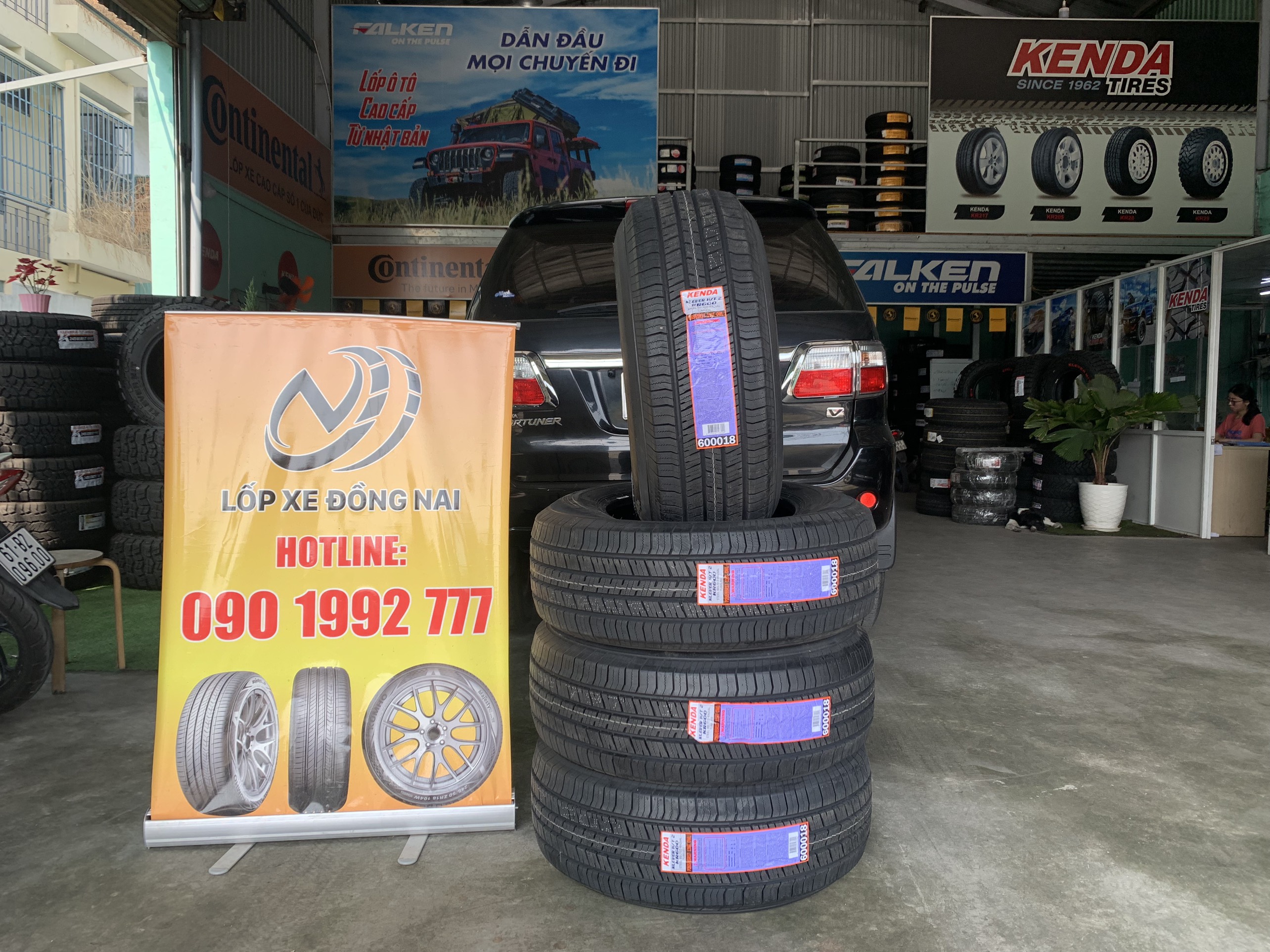 Toyota Fortuner thay lốp 265/65R17 Kenda KR600 - Hàng xuất khẩu USA