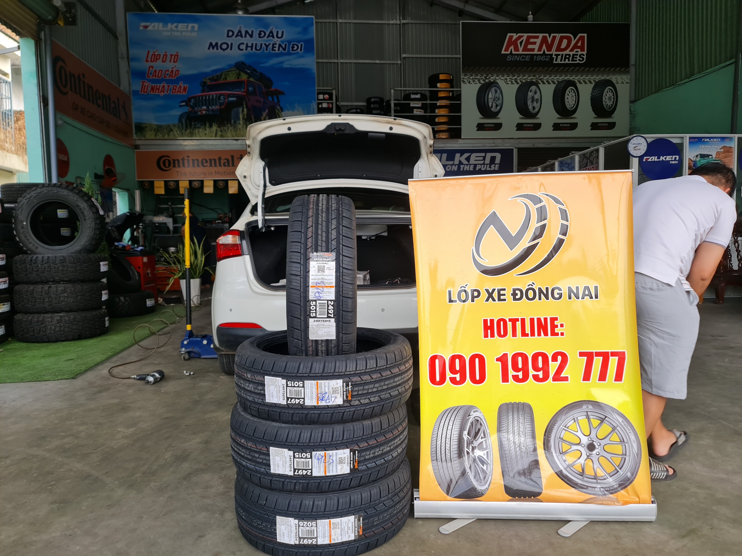 Xe Kia Cerato thay lốp 215/45R17 Milerstar MS932 Sport 