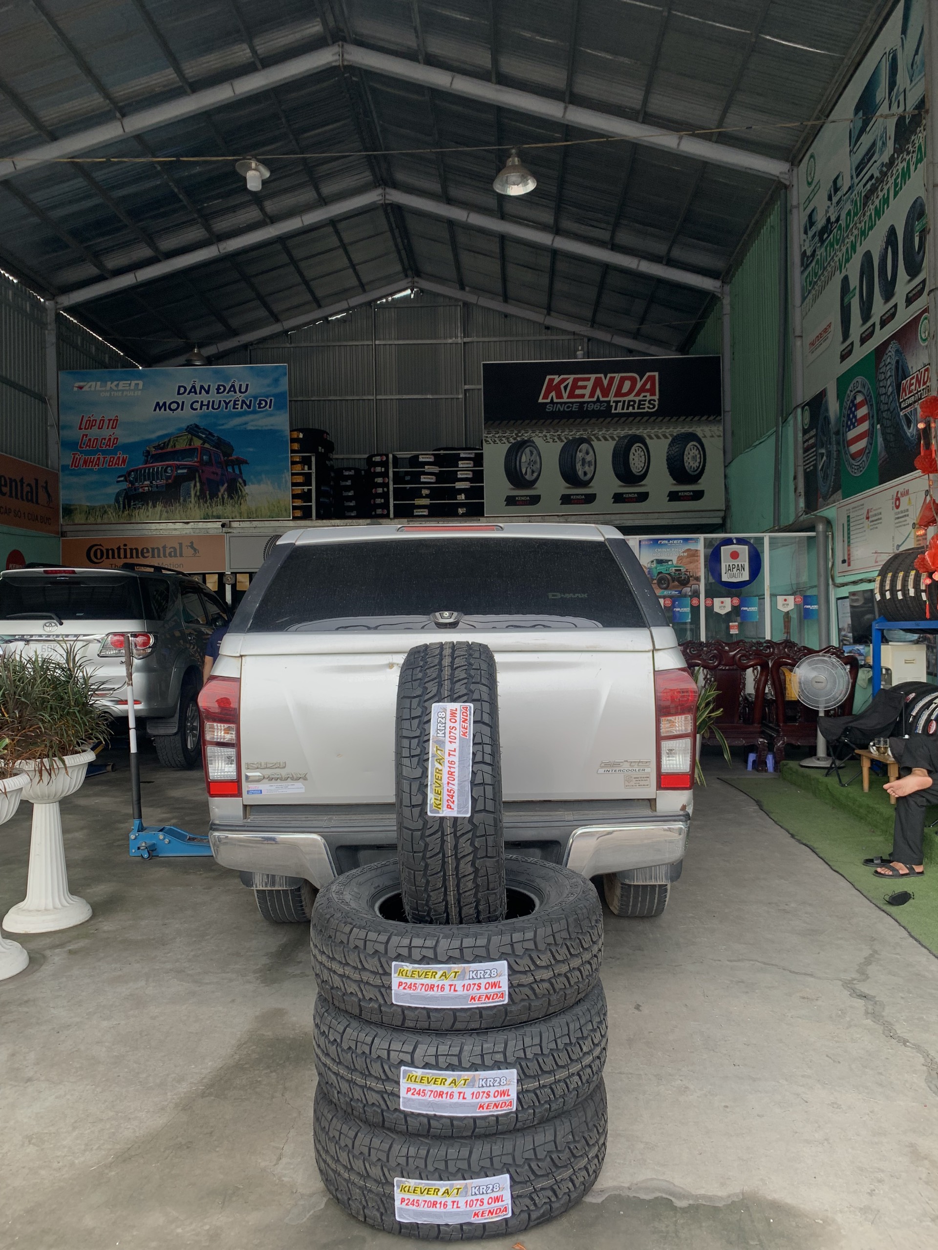 REVIEW : Bán tải Isuzu Dmax thay lốp offroad 245/70R16 Kenda Klever KR28