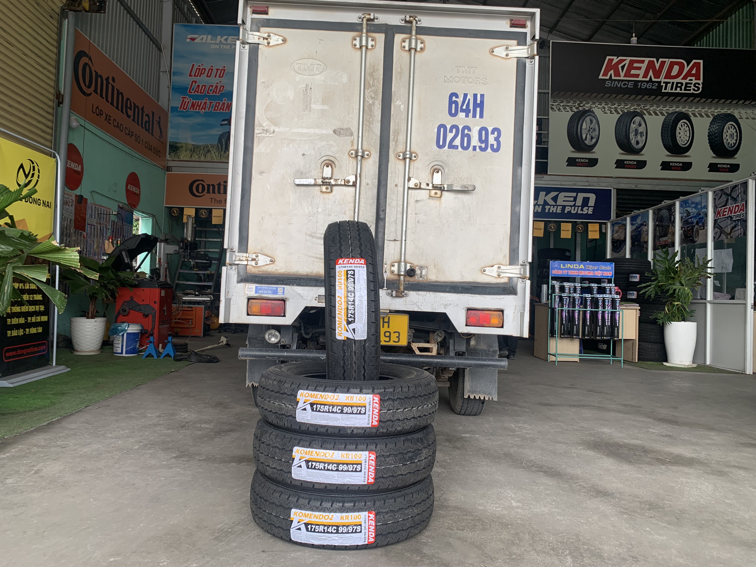 REVIEW : Xe tải Tata Super ACE thay lốp 175R14C Kenda KR100