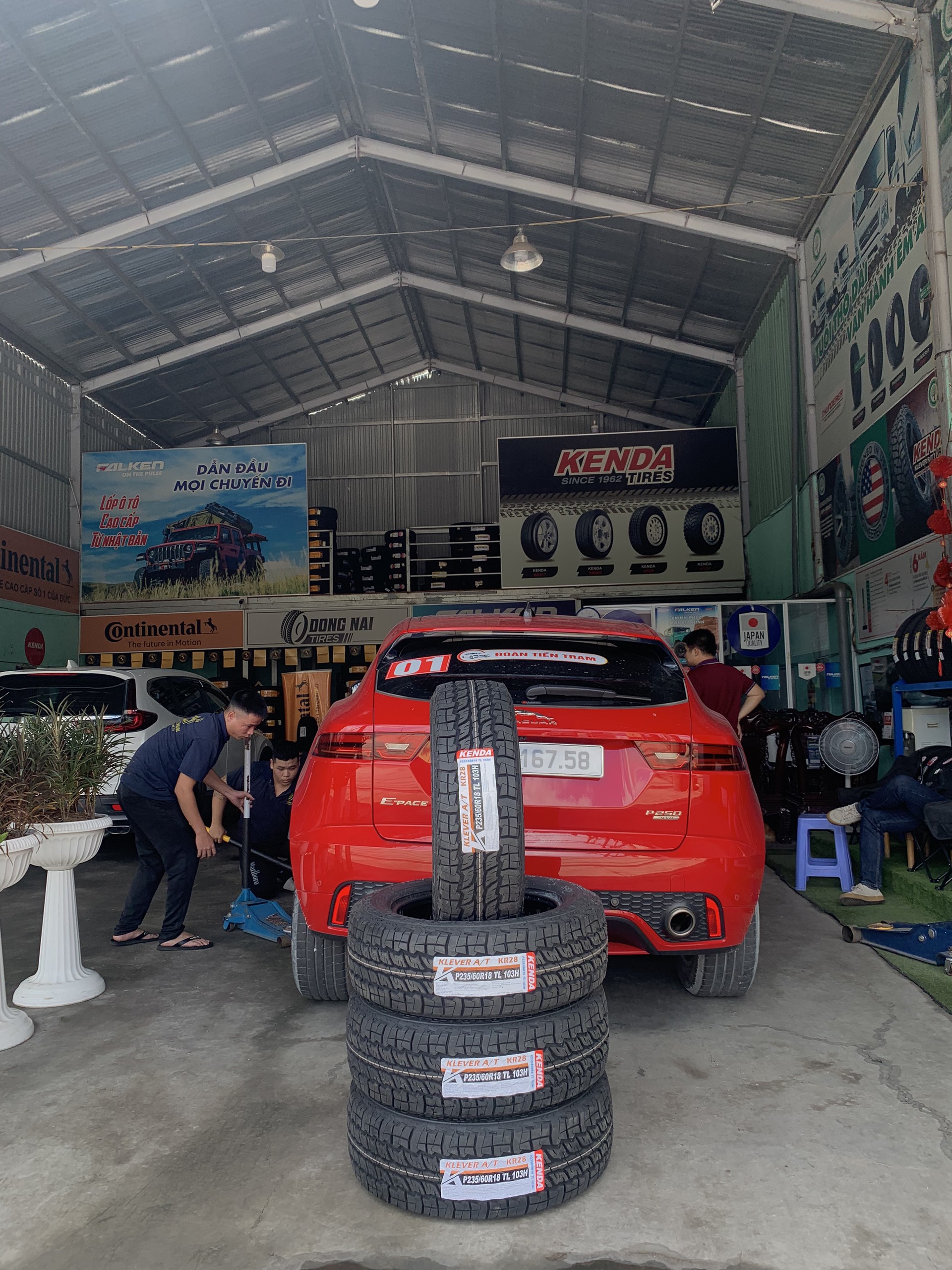 REVIEW : Xe Jaguar E Pace thay lốp offroad 235/60R18 Kenda Klever KR28