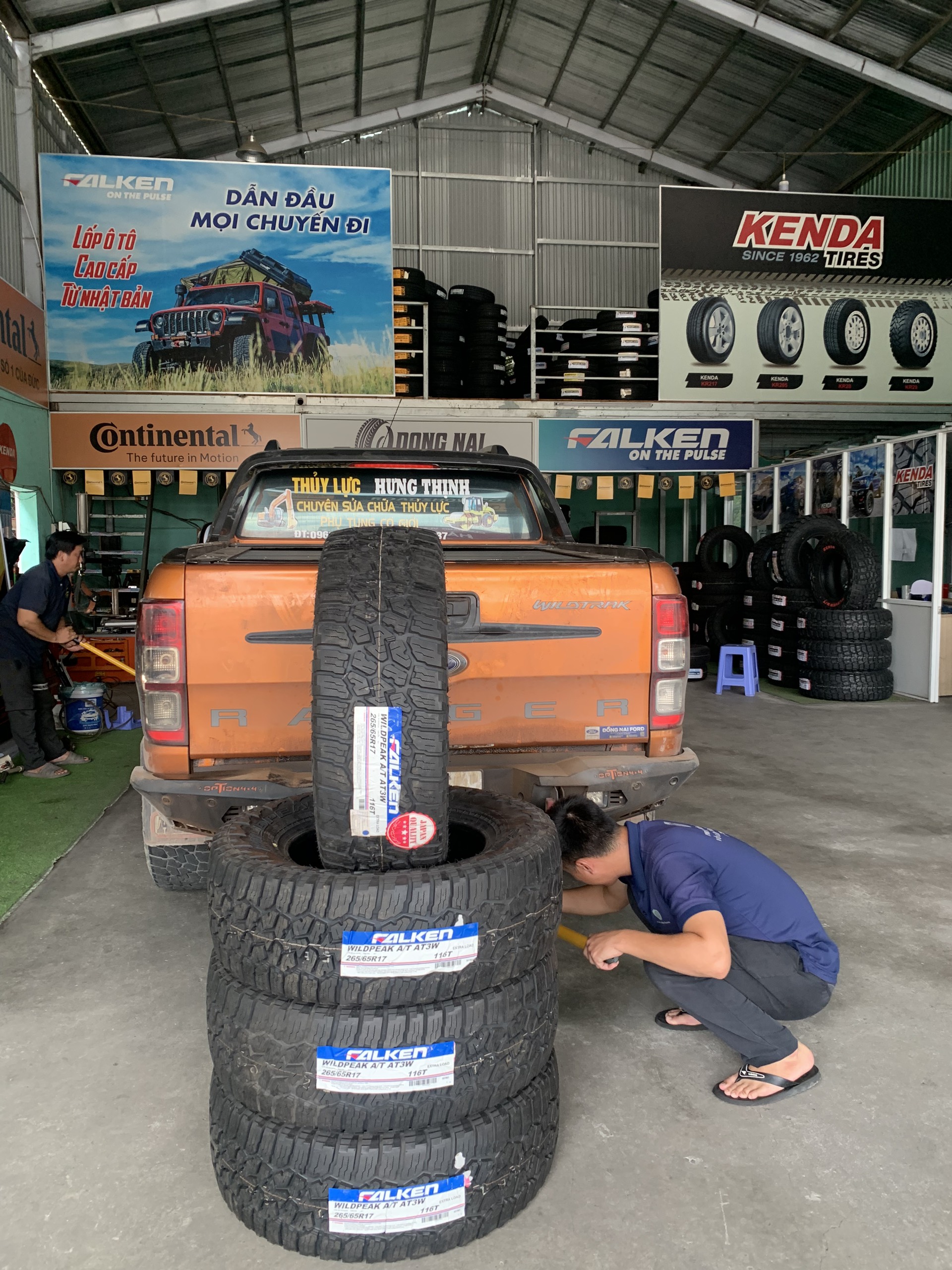 REVIEW : Ford Ranger thay lốp địa hình 265/65R17 Falken AT3W Nhật Bản.