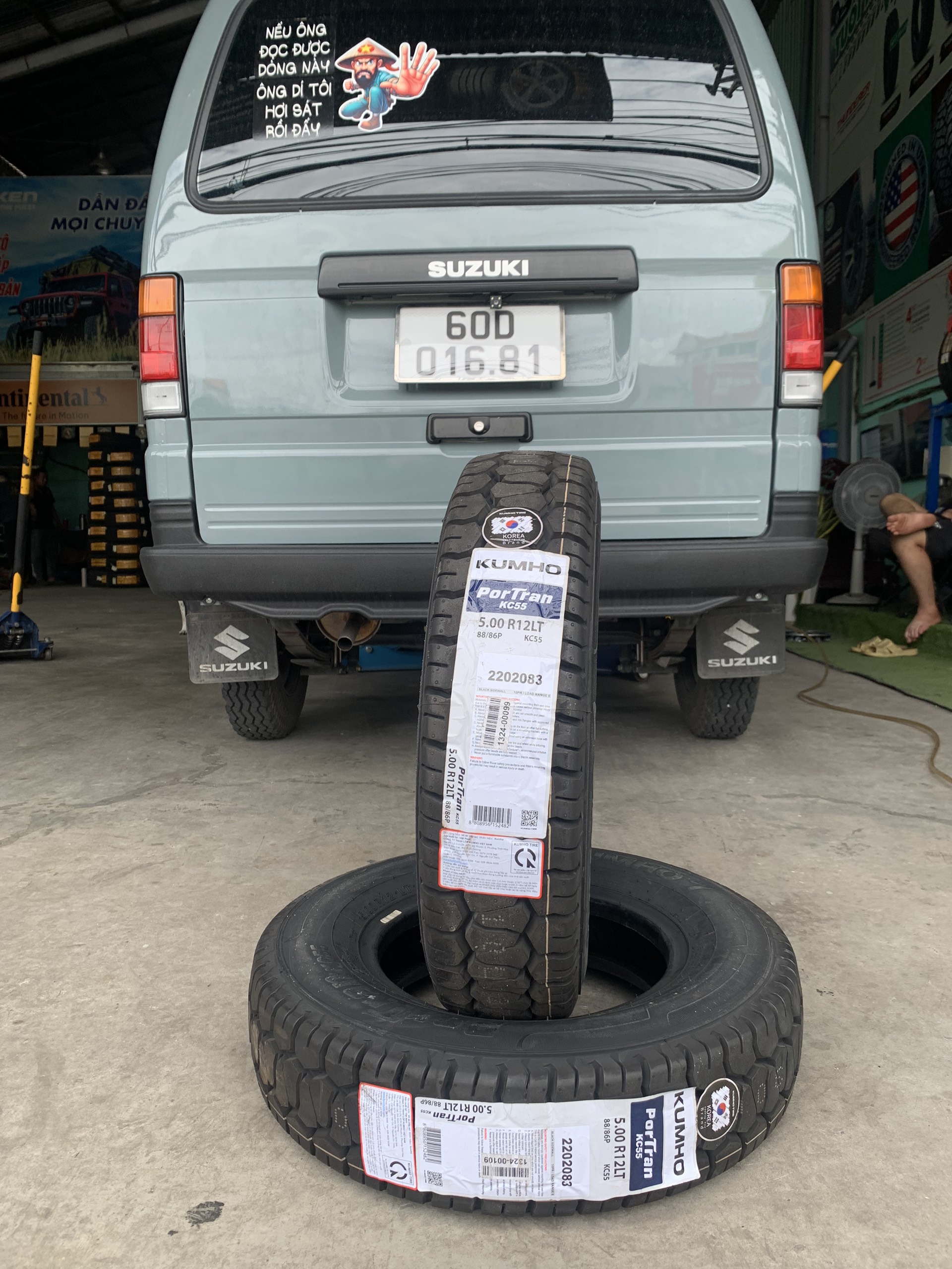 REVIEW : Xe Suzuki Blind Van thay lốp 5.00R12 Kumho Portran KC55