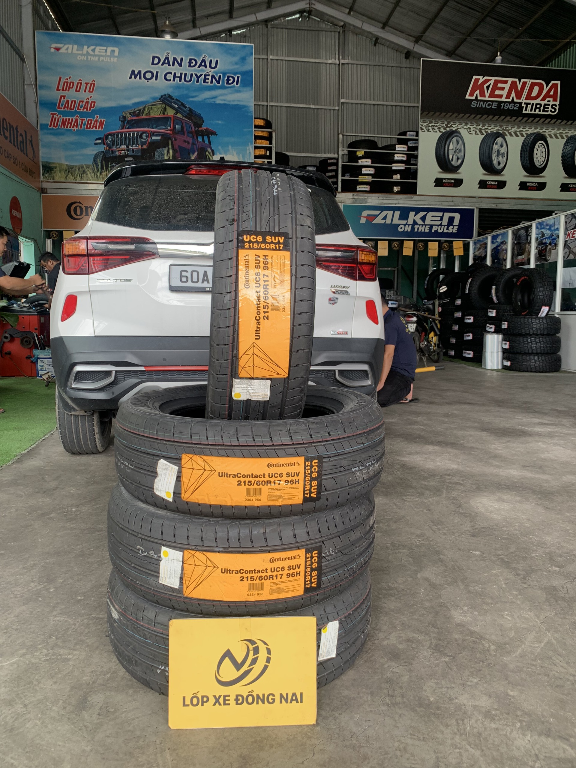 REVIEW : Xe Kia Seltos thay lốp 215/60R17 Continental UltraContact UC6 Đức