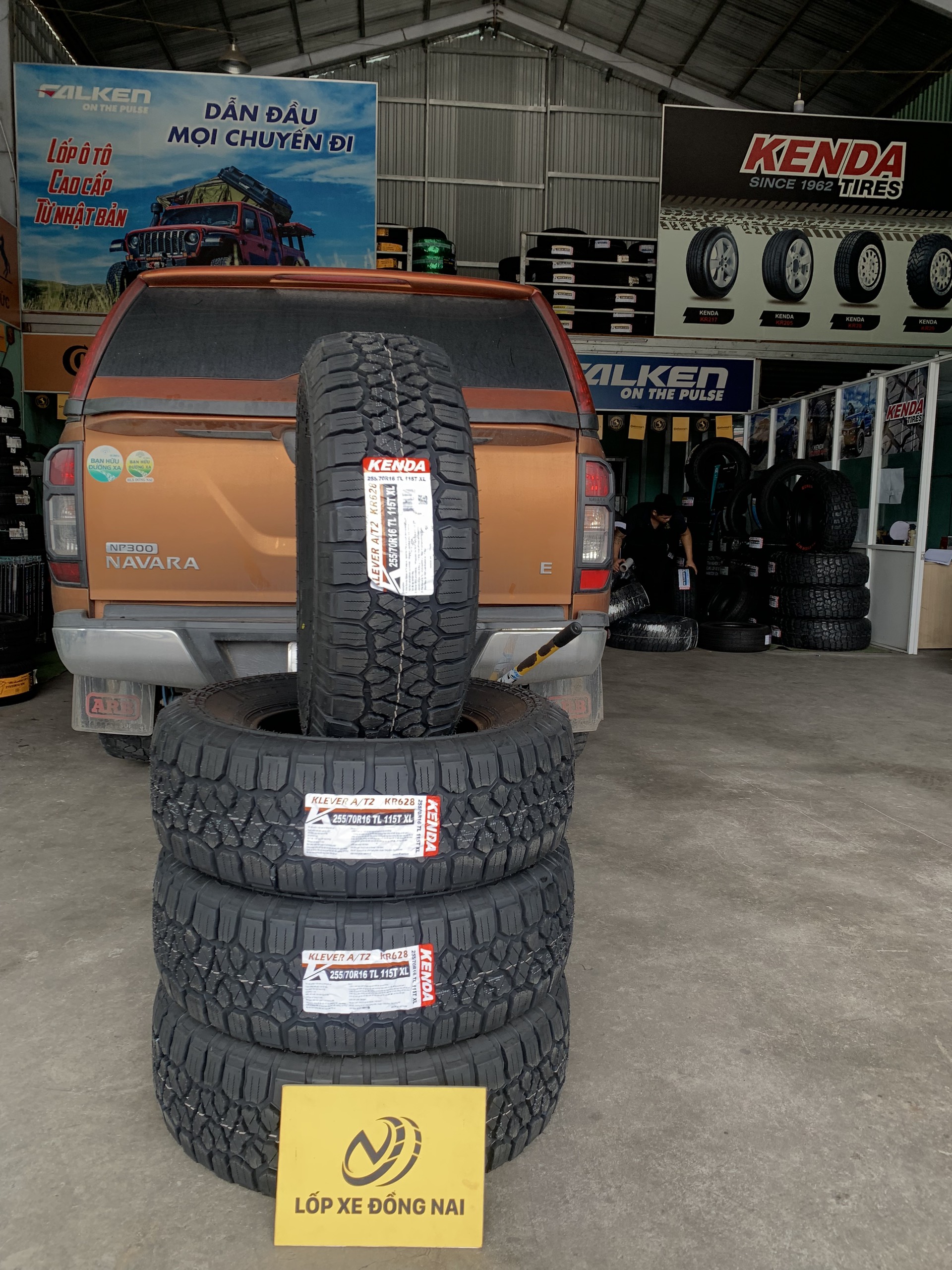 REVIEW : Bán tải Nissan Navara EL thay lốp địa hình 255/70R16  Kenda Klever KR628